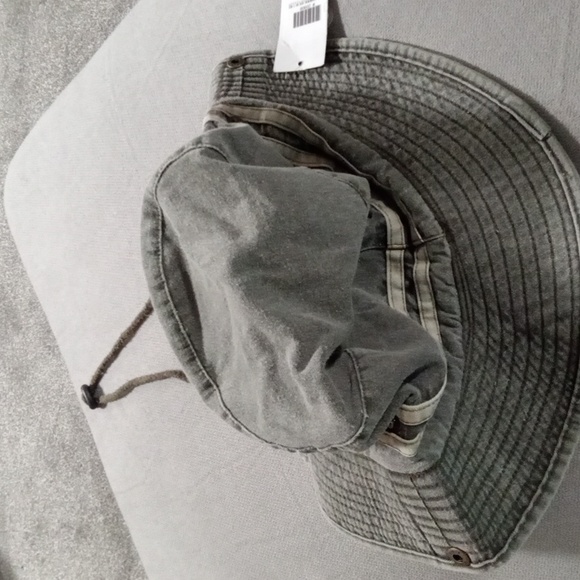 Men's fisherman style bucket hat with strap. NWT!olive green - Picture 2 of 3
